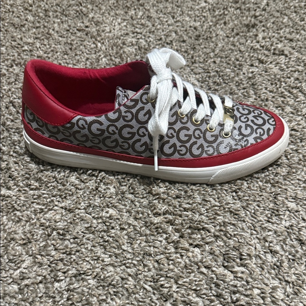 Guess Red Trim Logo Low-Top Sneaker